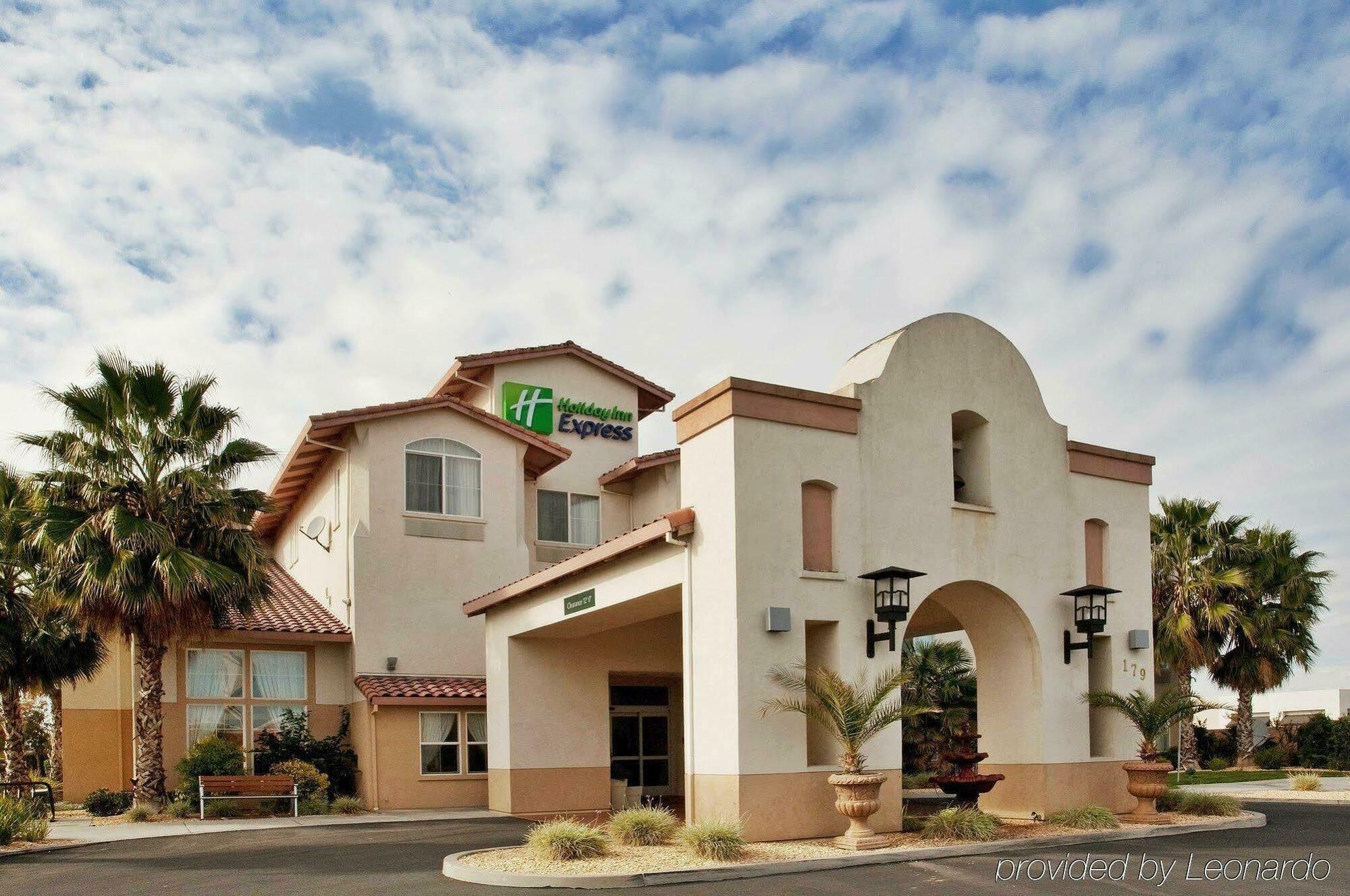 Holiday Inn Express Hotel & Suites Manteca By Ihg Eksteriør bilde