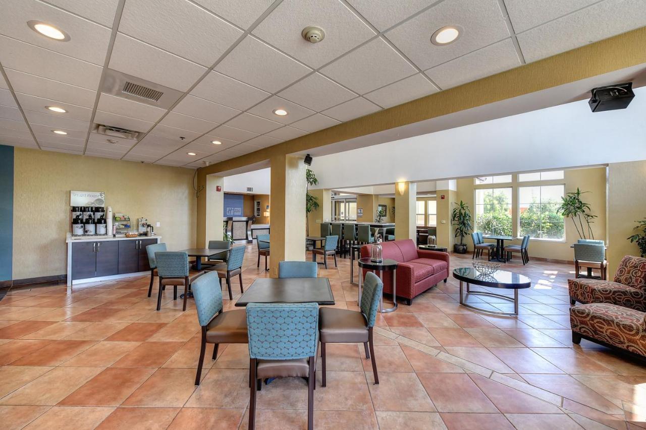 Holiday Inn Express Hotel & Suites Manteca By Ihg Eksteriør bilde