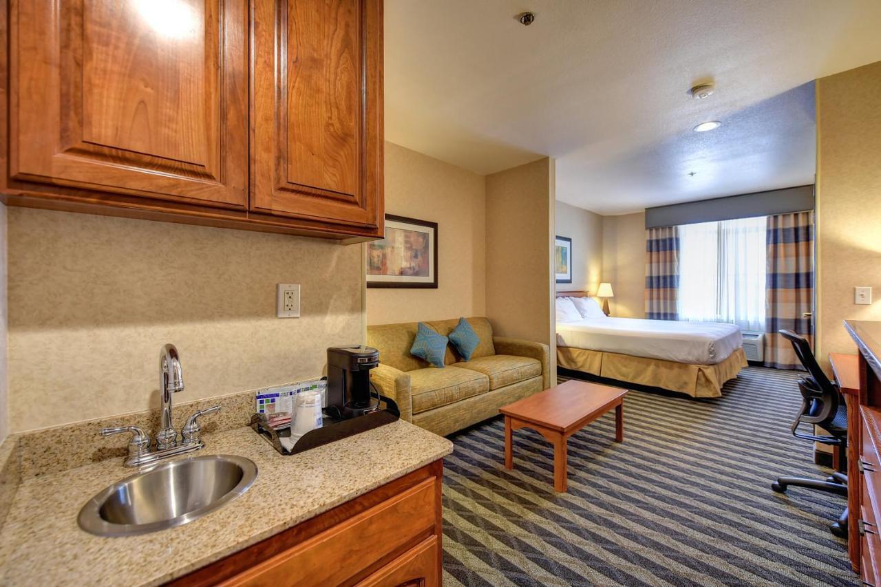 Holiday Inn Express Hotel & Suites Manteca By Ihg Rom bilde